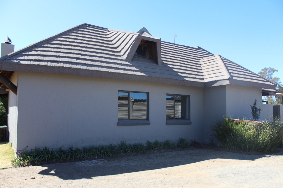 5 Bedroom Property for Sale in Theoville Gauteng