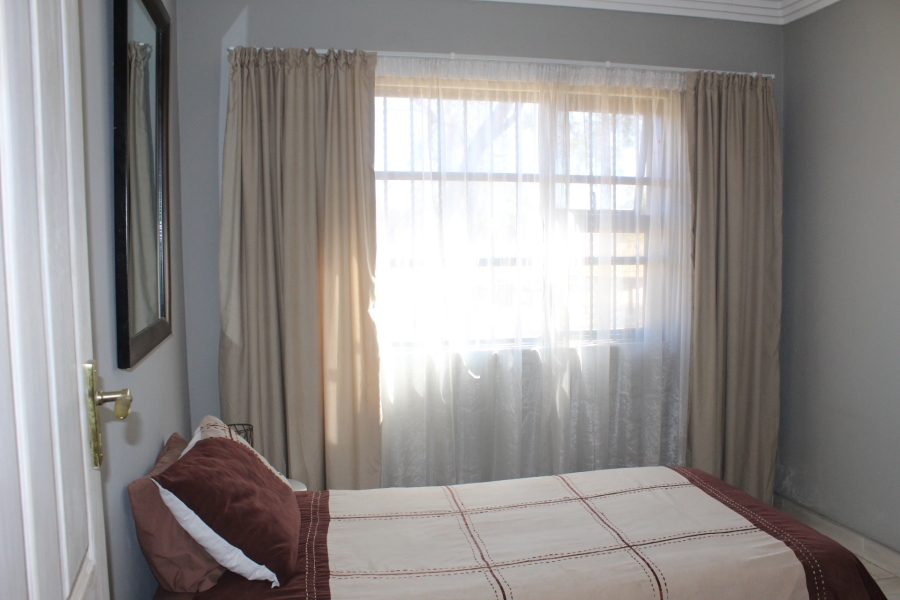 5 Bedroom Property for Sale in Theoville Gauteng