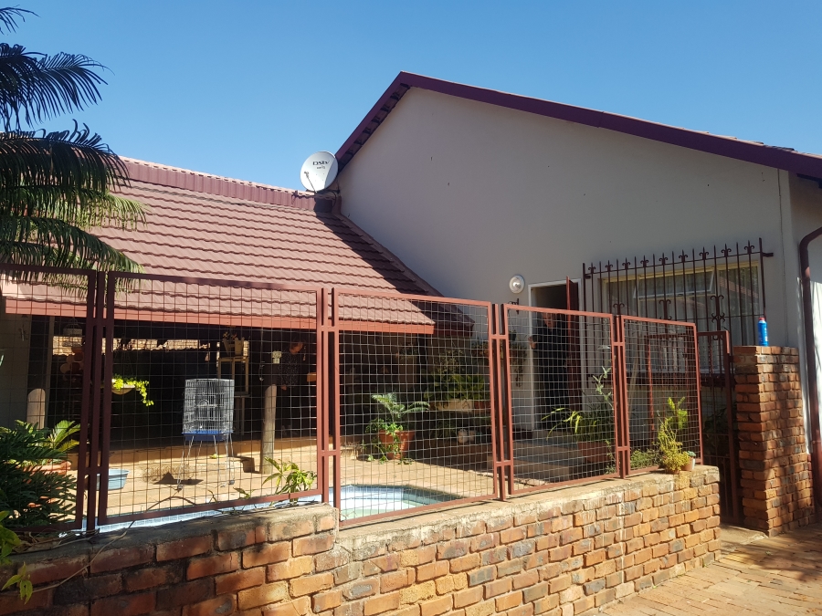 5 Bedroom Property for Sale in Pretoria North Gauteng