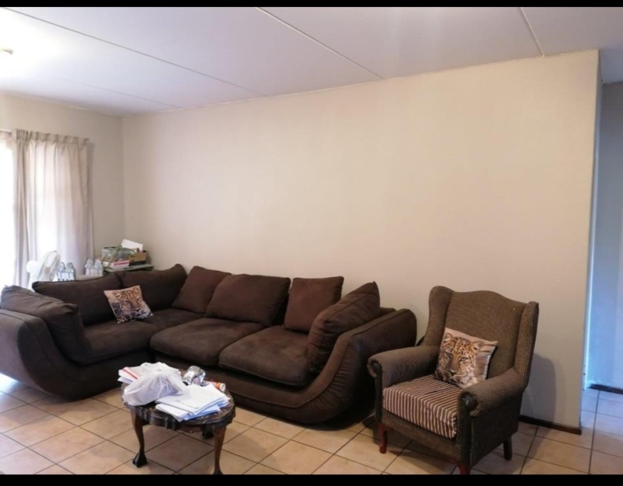 To Let 2 Bedroom Property for Rent in Sonneveld Gauteng