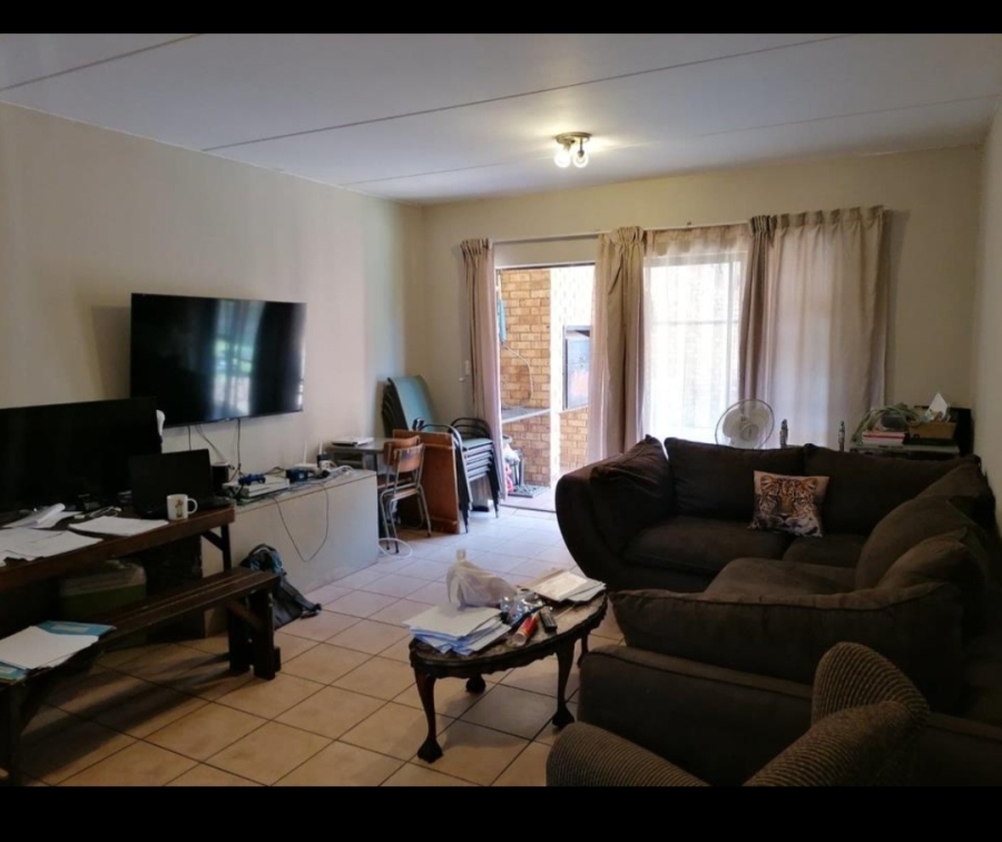 To Let 2 Bedroom Property for Rent in Sonneveld Gauteng