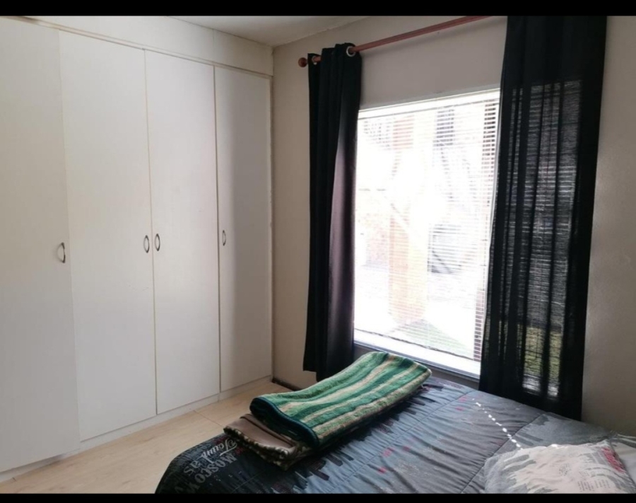 To Let 2 Bedroom Property for Rent in Sonneveld Gauteng