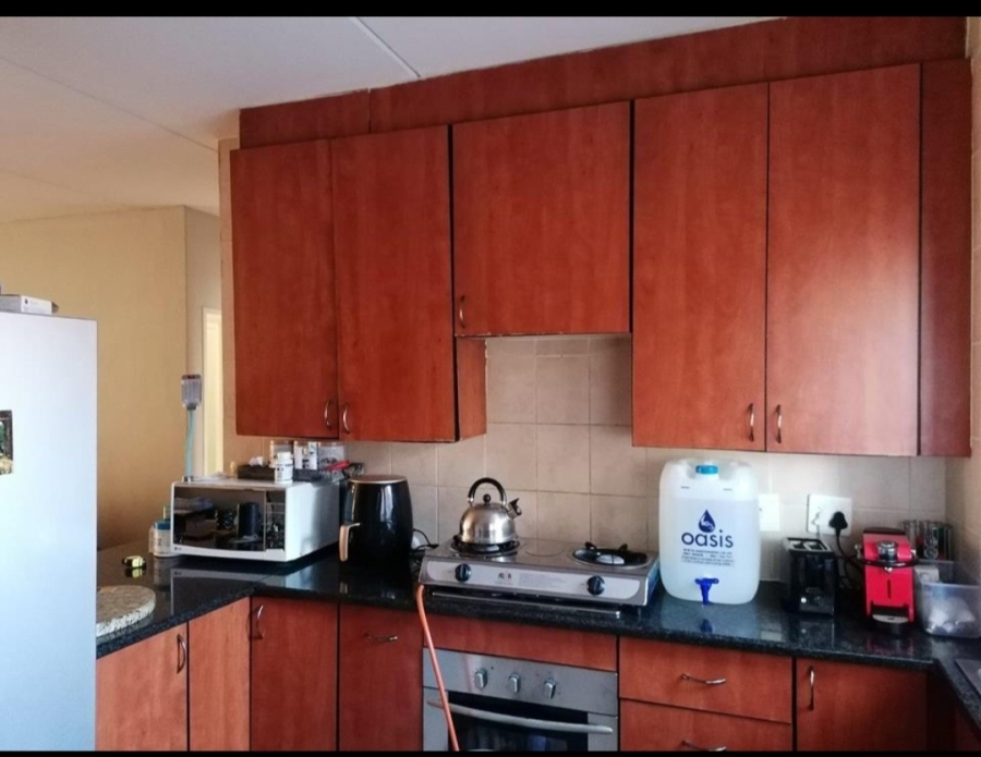 To Let 2 Bedroom Property for Rent in Sonneveld Gauteng