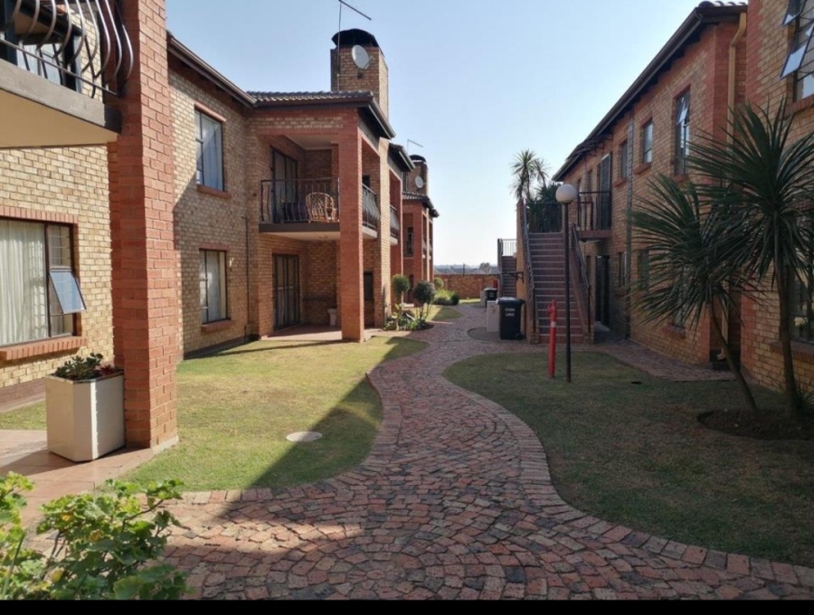 To Let 2 Bedroom Property for Rent in Sonneveld Gauteng