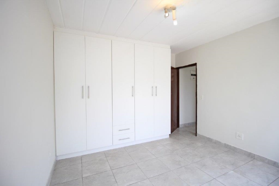 To Let 1 Bedroom Property for Rent in Kew Gauteng