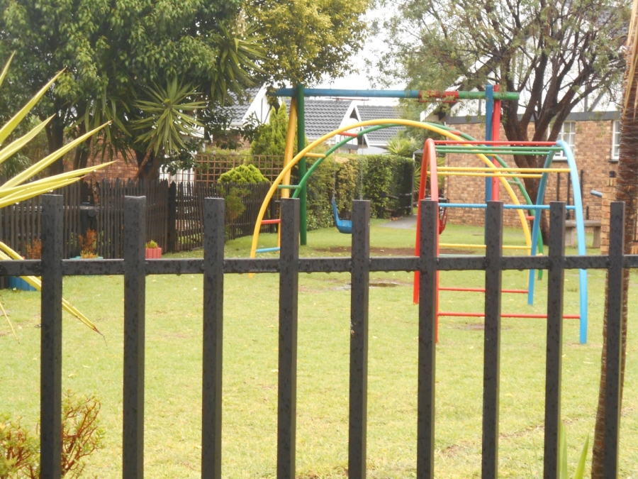 To Let 2 Bedroom Property for Rent in Beyers Park Gauteng