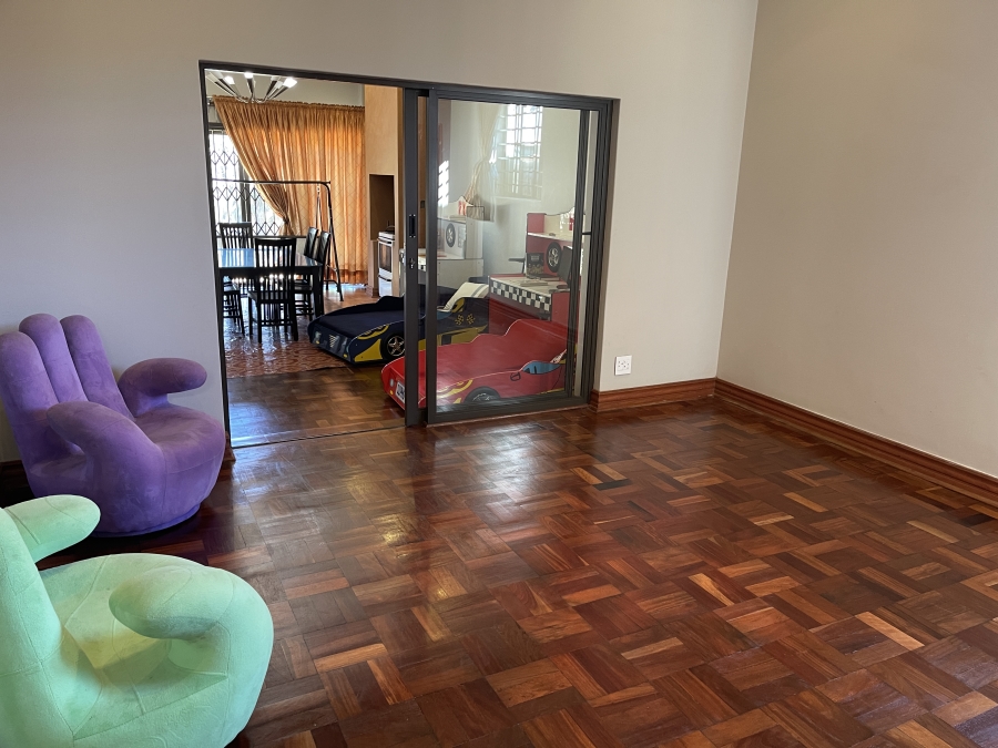 5 Bedroom Property for Sale in South Kensington Gauteng