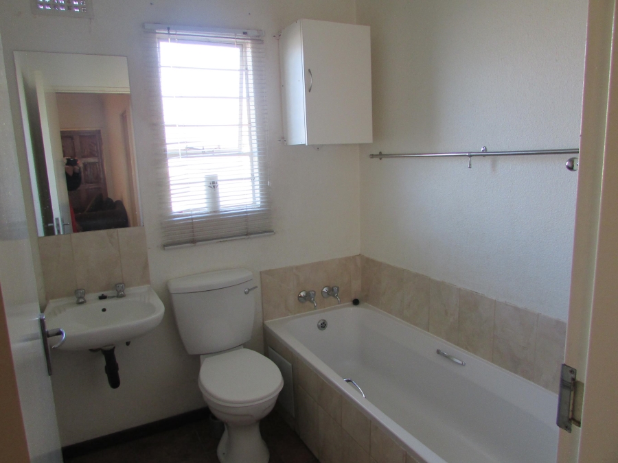 2 Bedroom Property for Sale in Aureus Gauteng