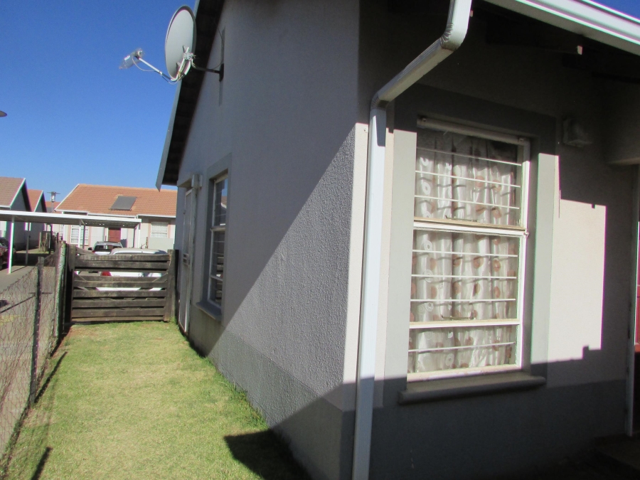 2 Bedroom Property for Sale in Aureus Gauteng