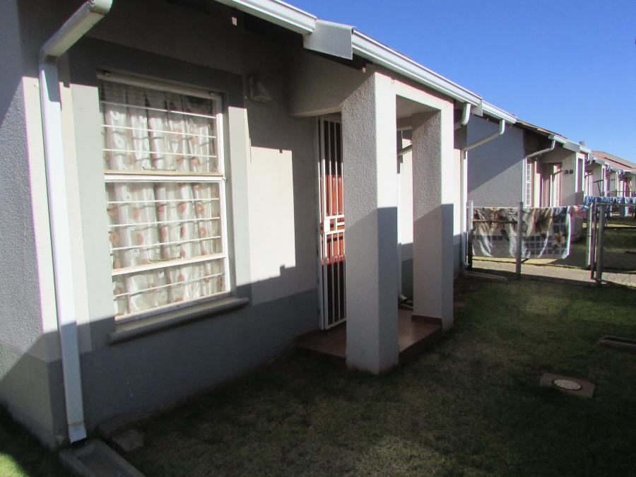 2 Bedroom Property for Sale in Aureus Gauteng