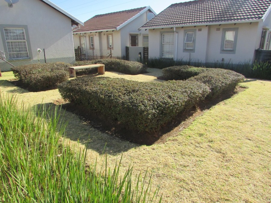 2 Bedroom Property for Sale in Aureus Gauteng