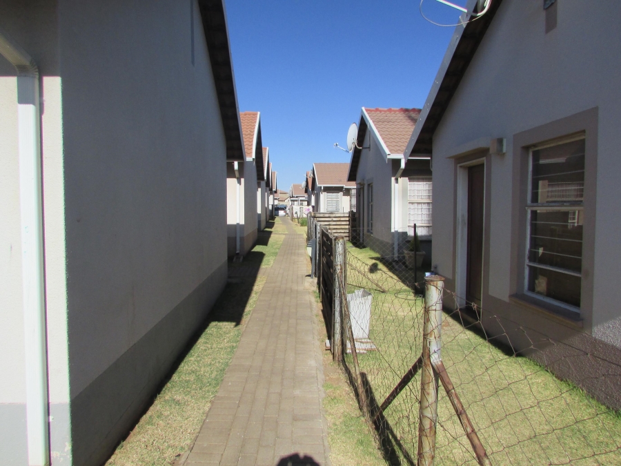 2 Bedroom Property for Sale in Aureus Gauteng