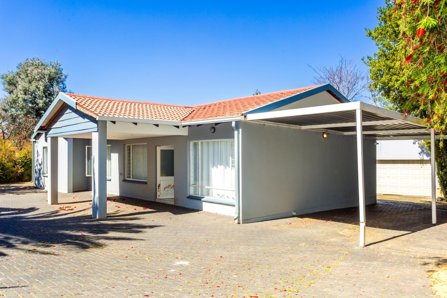 4 Bedroom Property for Sale in Vorna Valley Gauteng