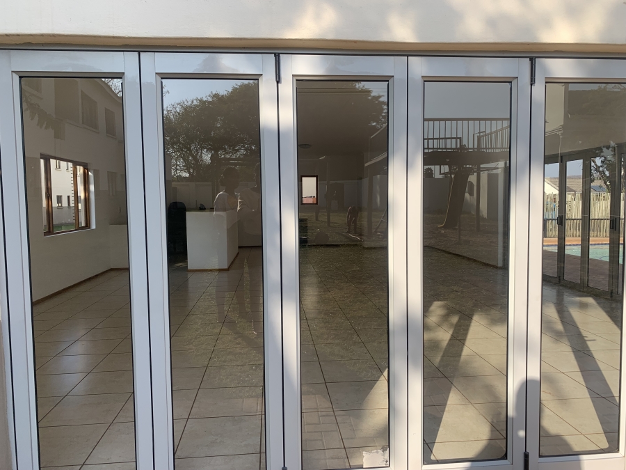 2 Bedroom Property for Sale in Pretoria North Gauteng