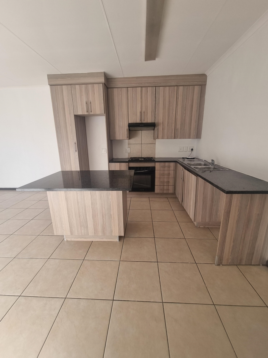 To Let 2 Bedroom Property for Rent in Ruimsig Gauteng