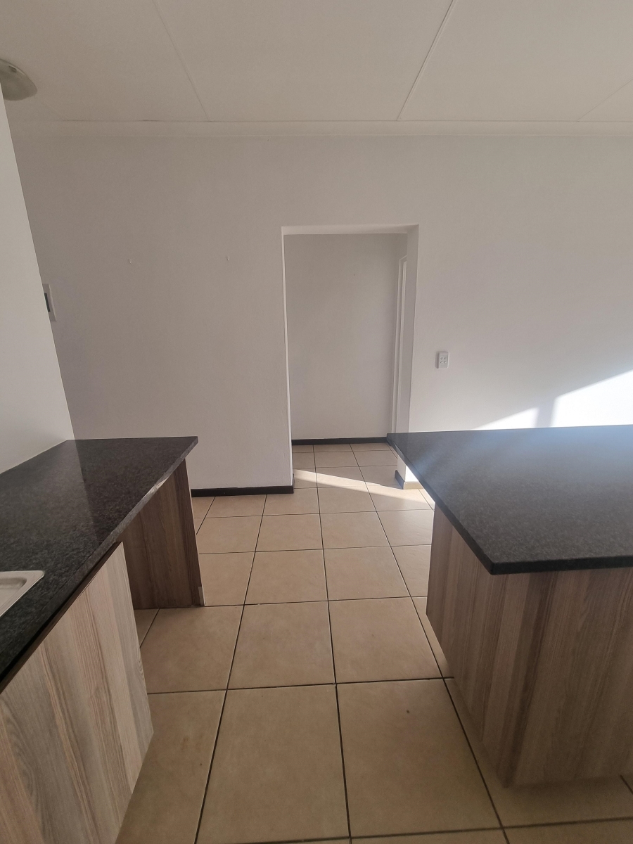 To Let 2 Bedroom Property for Rent in Ruimsig Gauteng