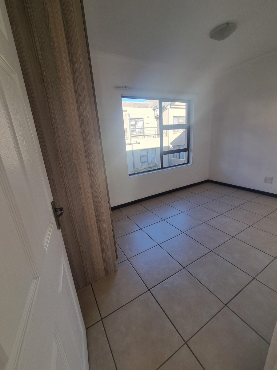 To Let 2 Bedroom Property for Rent in Ruimsig Gauteng