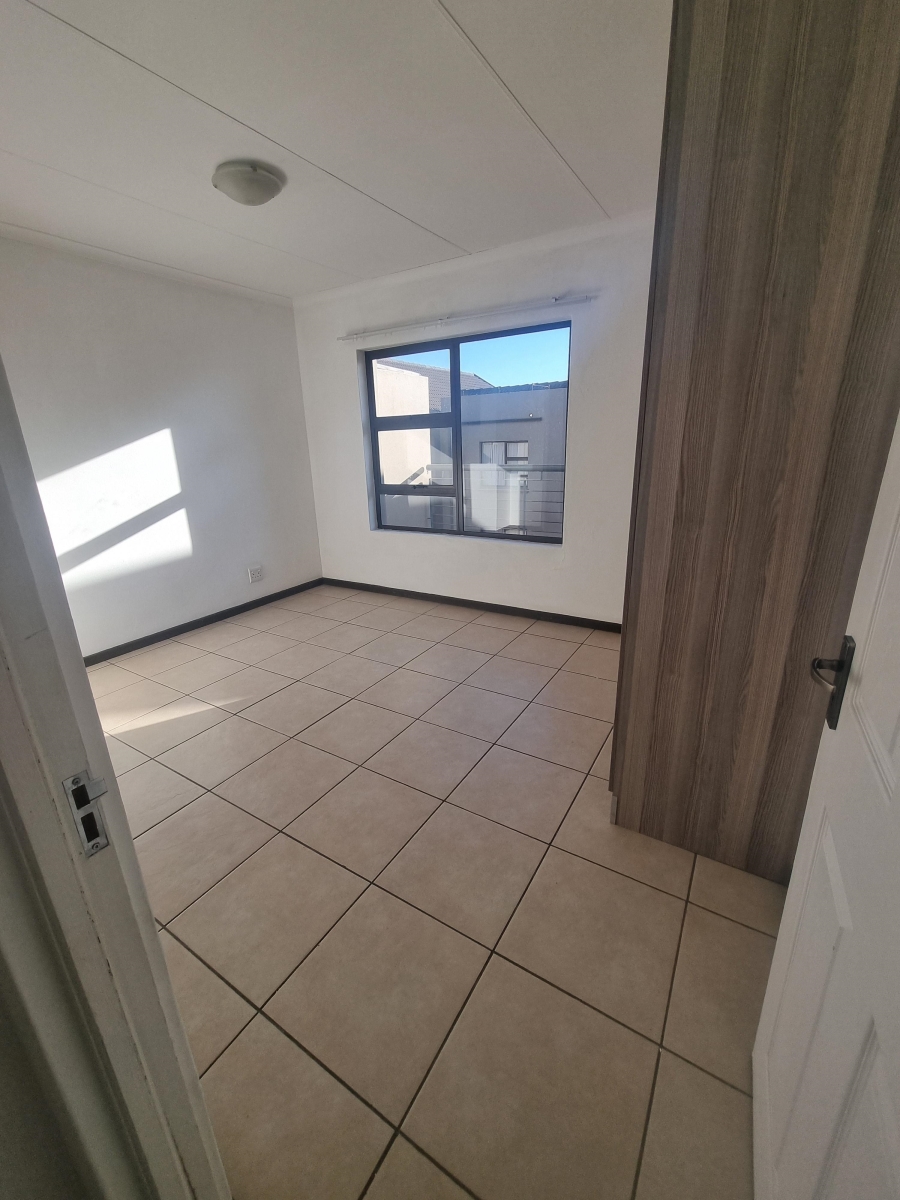 To Let 2 Bedroom Property for Rent in Ruimsig Gauteng