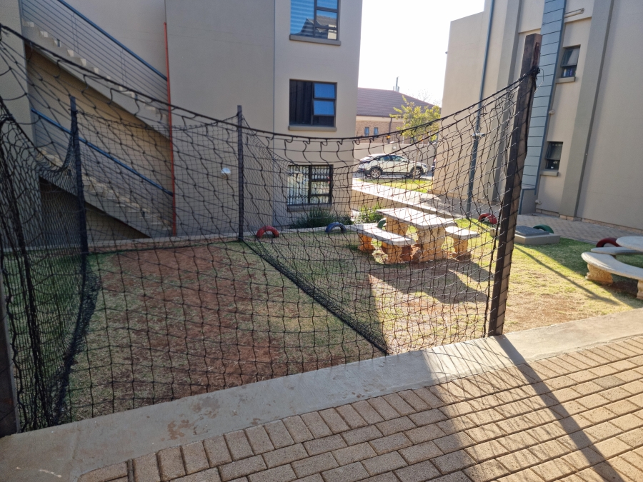 To Let 2 Bedroom Property for Rent in Ruimsig Gauteng