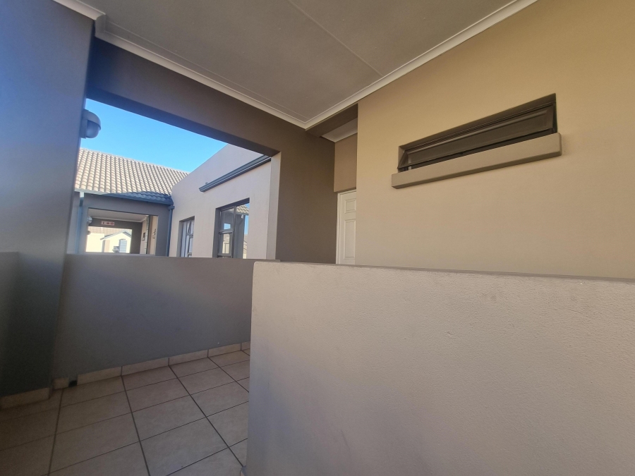 To Let 2 Bedroom Property for Rent in Ruimsig Gauteng