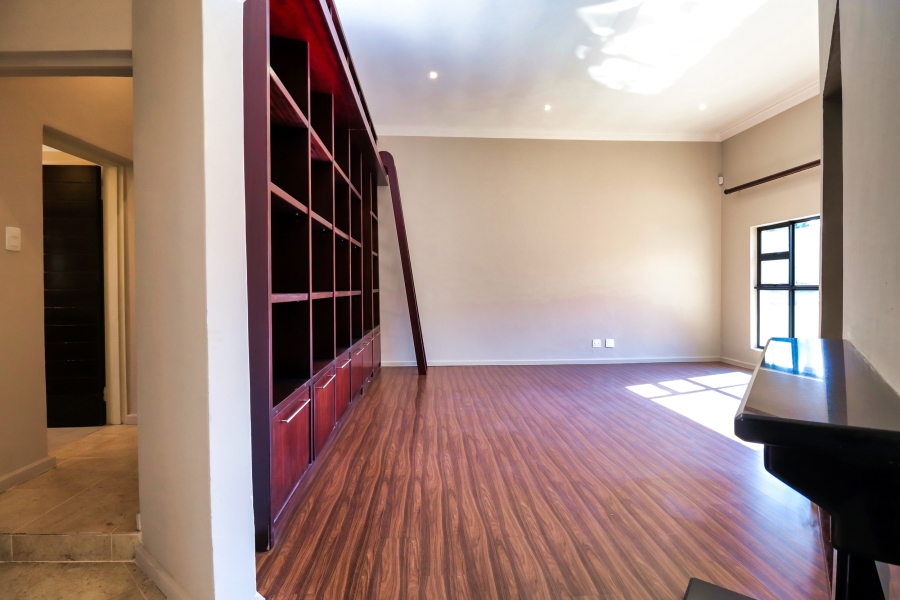 4 Bedroom Property for Sale in Hurlingham Manor Gauteng