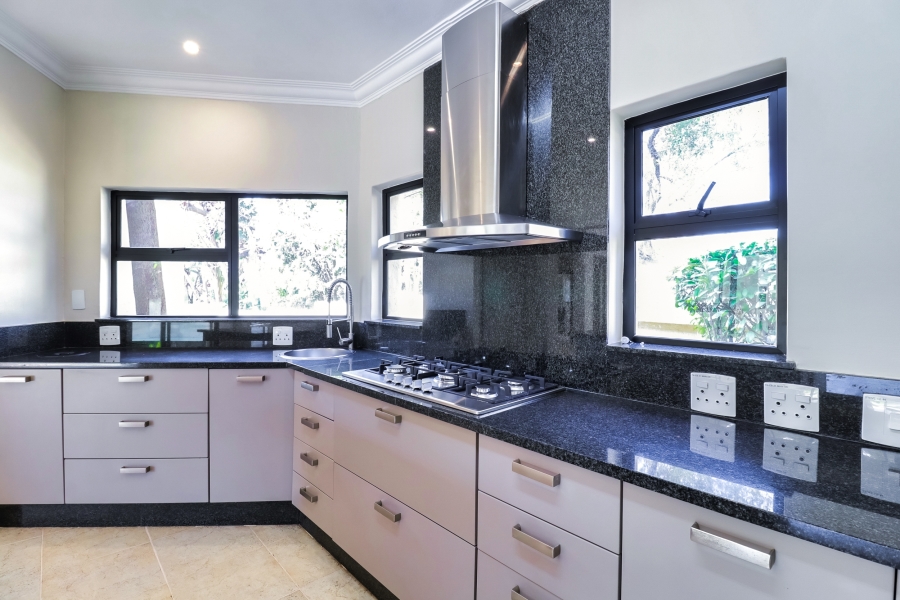 4 Bedroom Property for Sale in Hurlingham Manor Gauteng