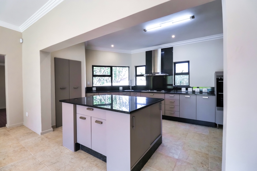 4 Bedroom Property for Sale in Hurlingham Manor Gauteng