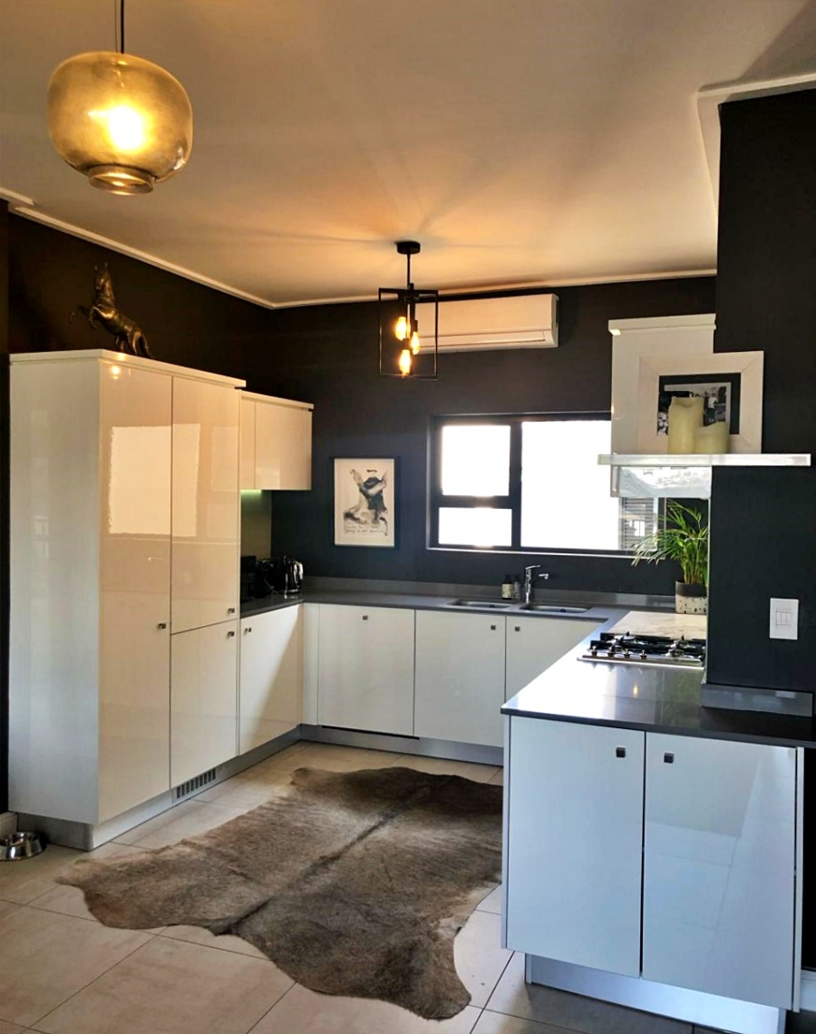 2 Bedroom Property for Sale in Waterfall Gauteng