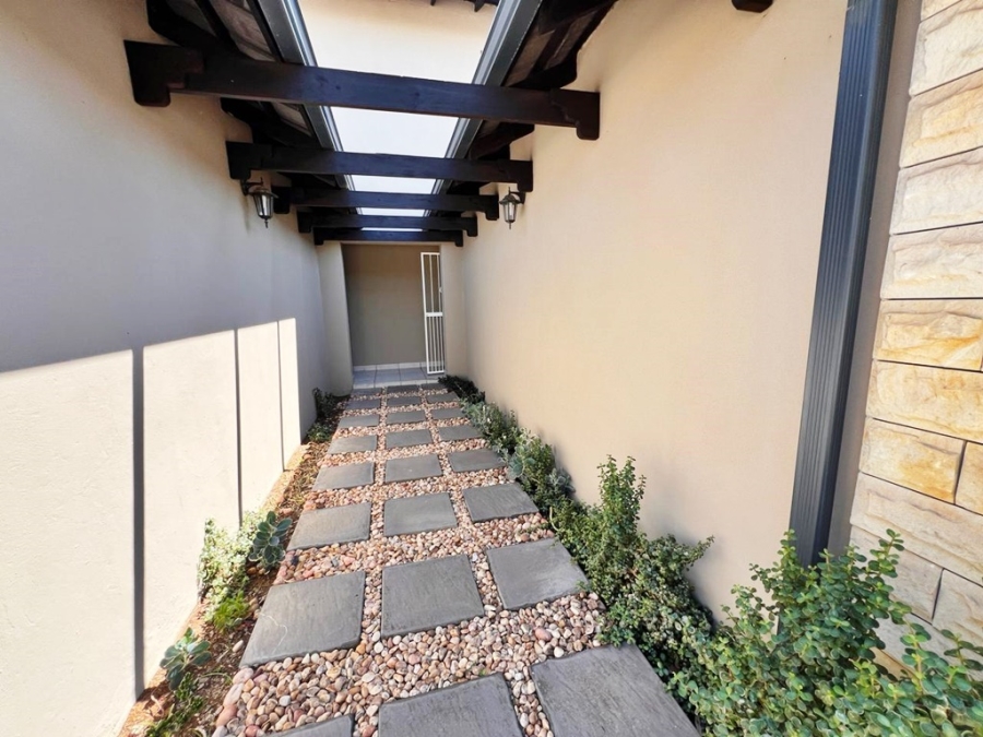 To Let 3 Bedroom Property for Rent in Candlewoods Country Estate Gauteng