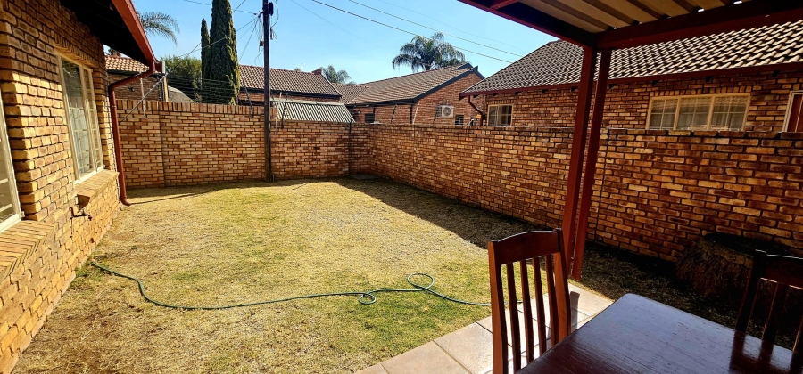 2 Bedroom Property for Sale in Eldoraigne Gauteng