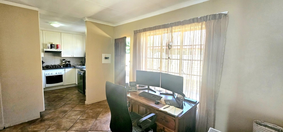 2 Bedroom Property for Sale in Eldoraigne Gauteng