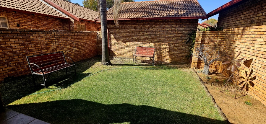 2 Bedroom Property for Sale in Eldoraigne Gauteng