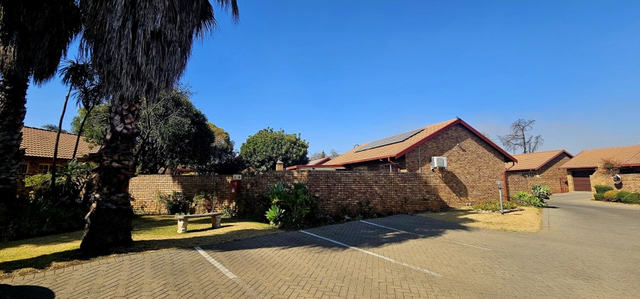 2 Bedroom Property for Sale in Eldoraigne Gauteng