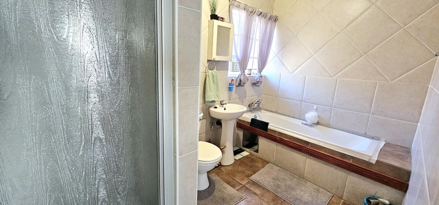 2 Bedroom Property for Sale in Eldoraigne Gauteng