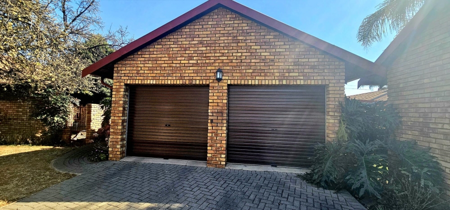 2 Bedroom Property for Sale in Eldoraigne Gauteng