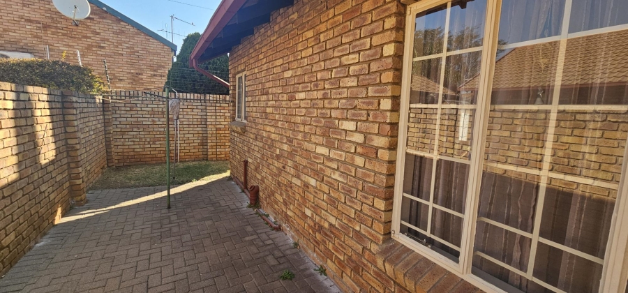 2 Bedroom Property for Sale in Eldoraigne Gauteng