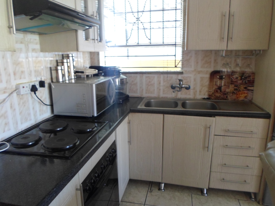 2 Bedroom Property for Sale in Fleurhof Gauteng