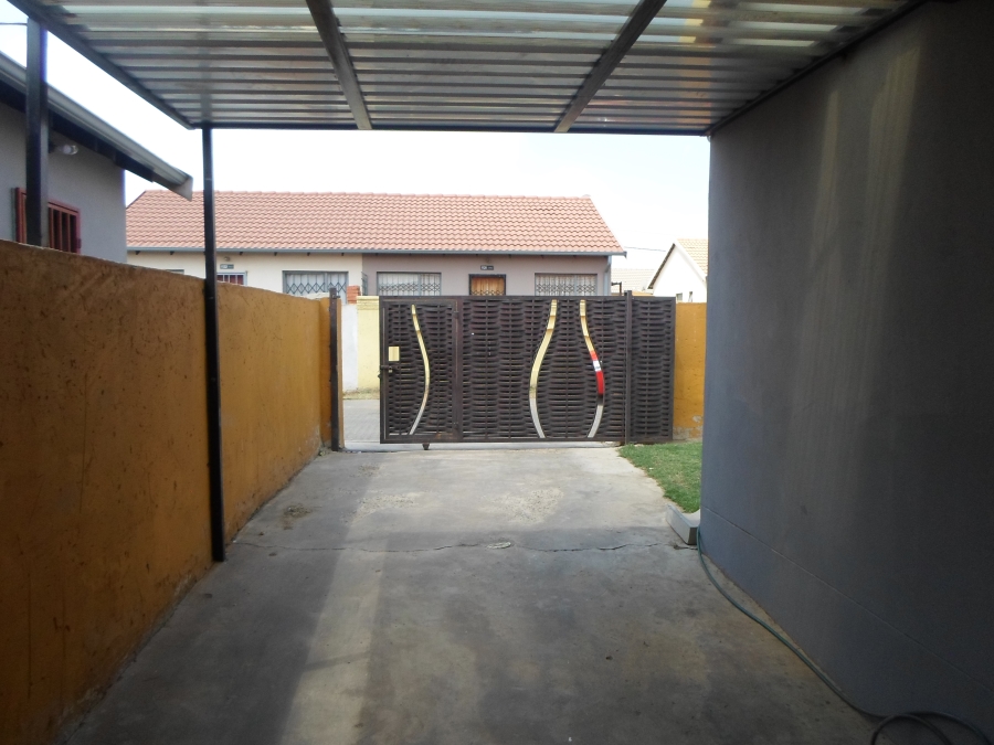 2 Bedroom Property for Sale in Fleurhof Gauteng