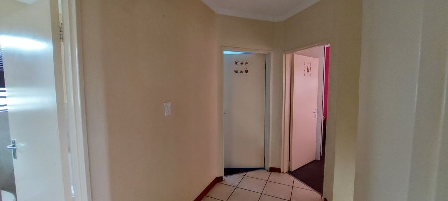 To Let 3 Bedroom Property for Rent in Elandspark Gauteng