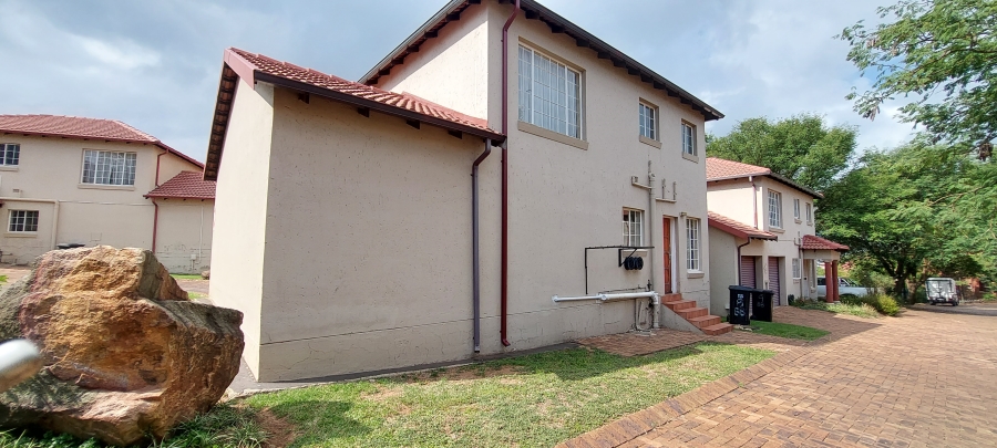 To Let 3 Bedroom Property for Rent in Elandspark Gauteng