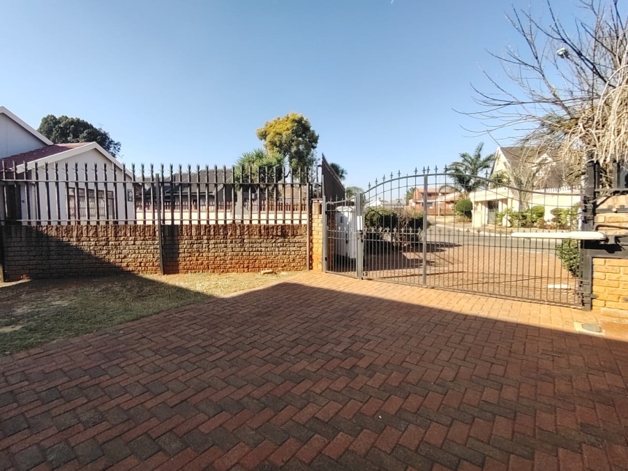 3 Bedroom Property for Sale in Lenasia Ext 1 Gauteng