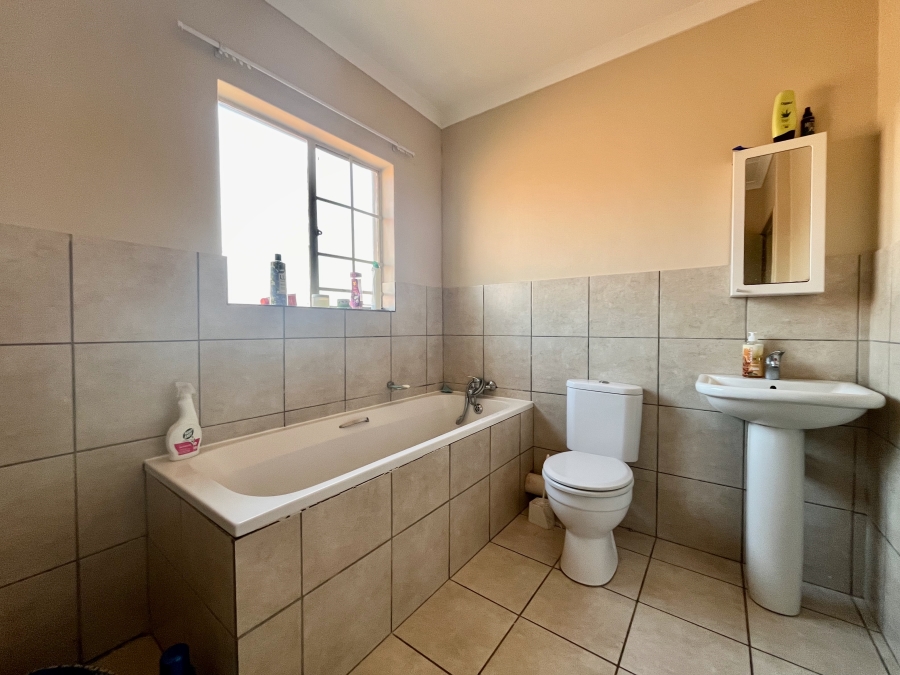 3 Bedroom Property for Sale in Oukraal Estate Gauteng