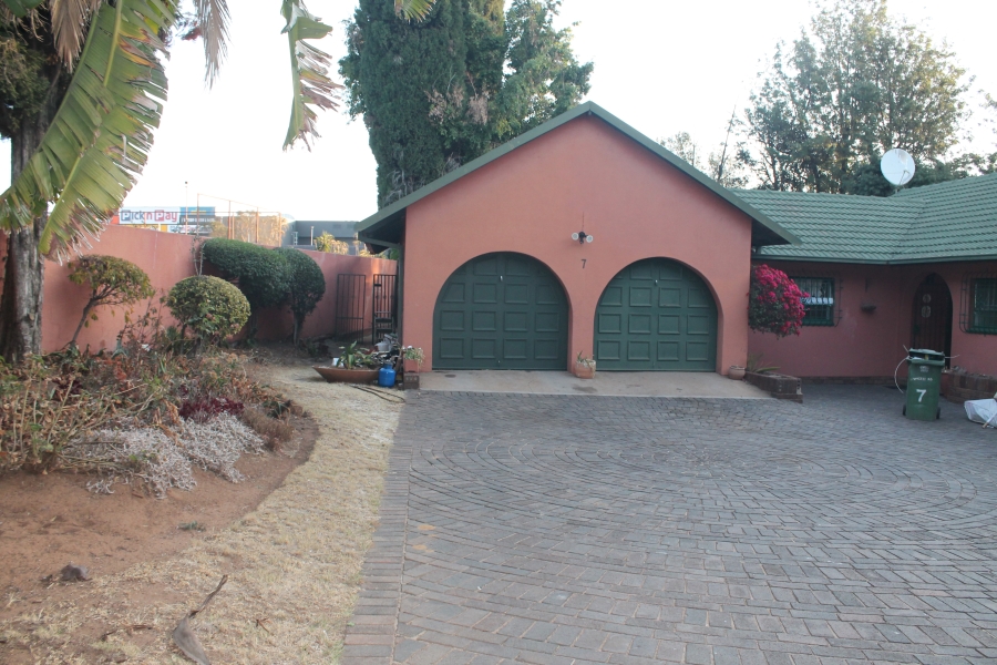 4 Bedroom Property for Sale in Gallo Manor Gauteng