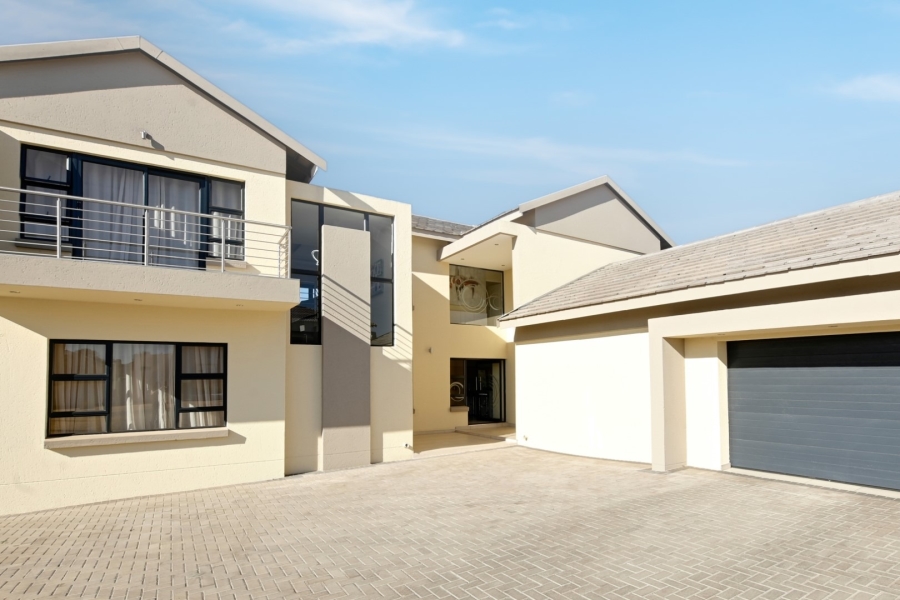 5 Bedroom Property for Sale in Pebble Rock Golf Village Gauteng