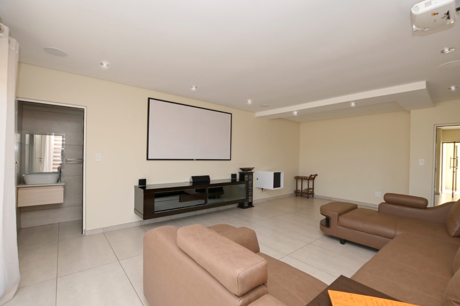 5 Bedroom Property for Sale in Pebble Rock Golf Village Gauteng