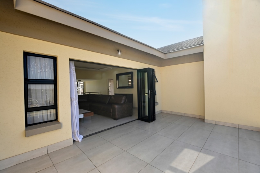 5 Bedroom Property for Sale in Pebble Rock Golf Village Gauteng