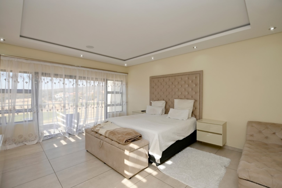 5 Bedroom Property for Sale in Pebble Rock Golf Village Gauteng