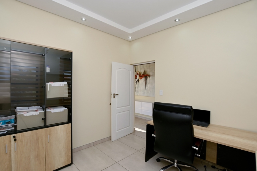 5 Bedroom Property for Sale in Pebble Rock Golf Village Gauteng