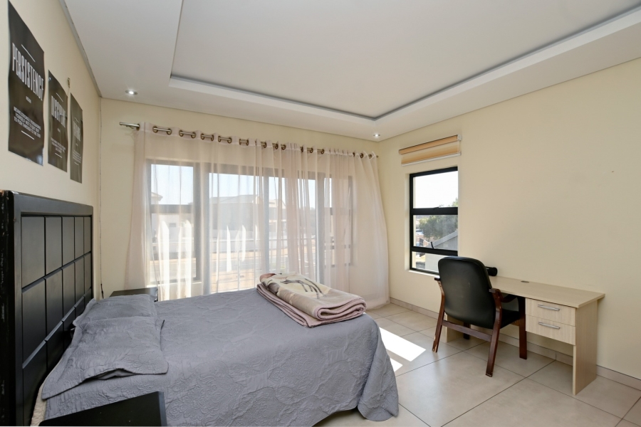 5 Bedroom Property for Sale in Pebble Rock Golf Village Gauteng