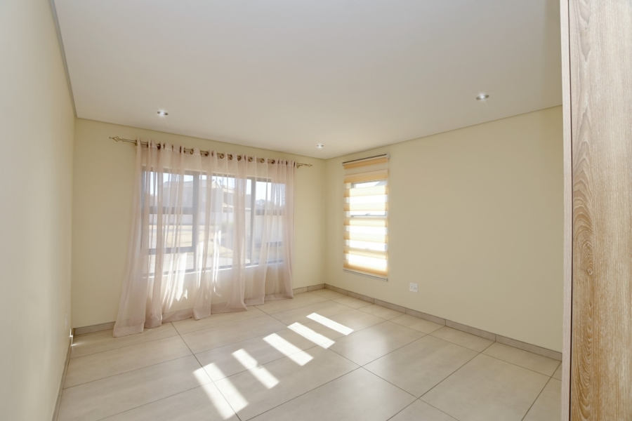 5 Bedroom Property for Sale in Pebble Rock Golf Village Gauteng